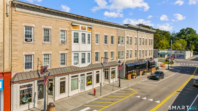 Building Photo - 14 Railroad St