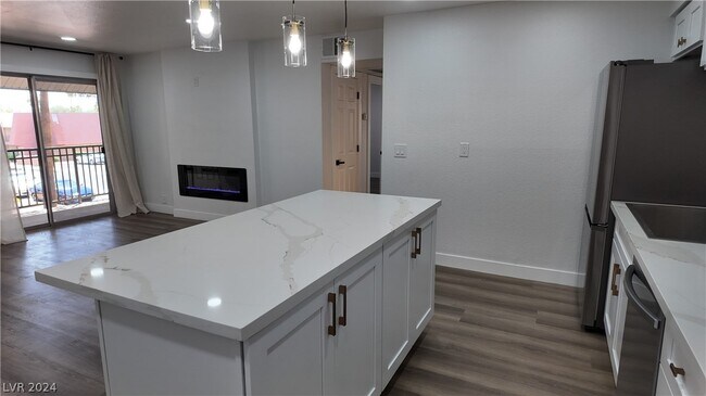 Foto del edificio - 5170 River Glen Dr