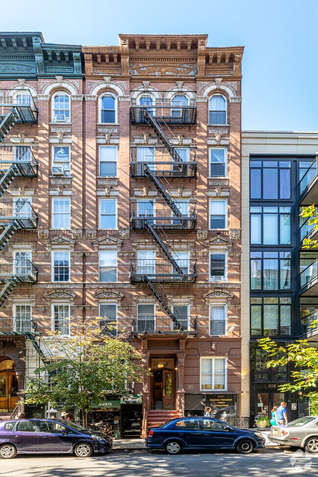 Vista desde la calle - 320 E 81st St