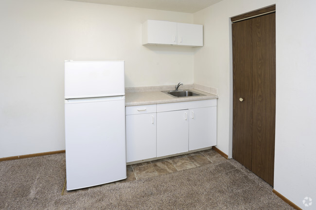 Studio, 1BA - 247 SF - Amrock Apartments