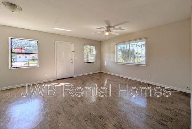 Foto del edificio - 249 W 44th St