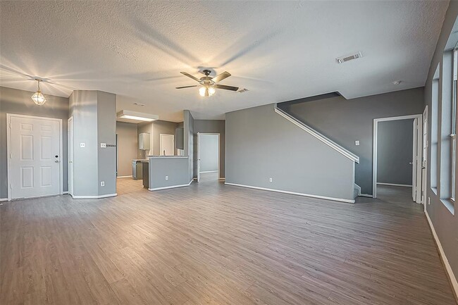 Foto del edificio - 27335 Pine Crossing Dr