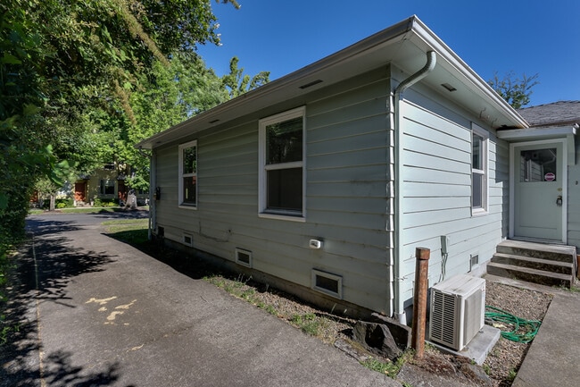 Building Photo - Updated 1-Bedroom, 1-Bath Duplex With Washer & Dryer!