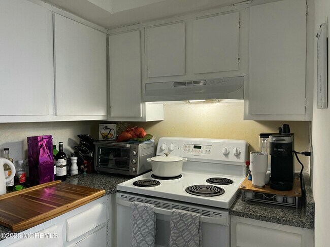 Foto del edificio - 236 Sawmill Rd