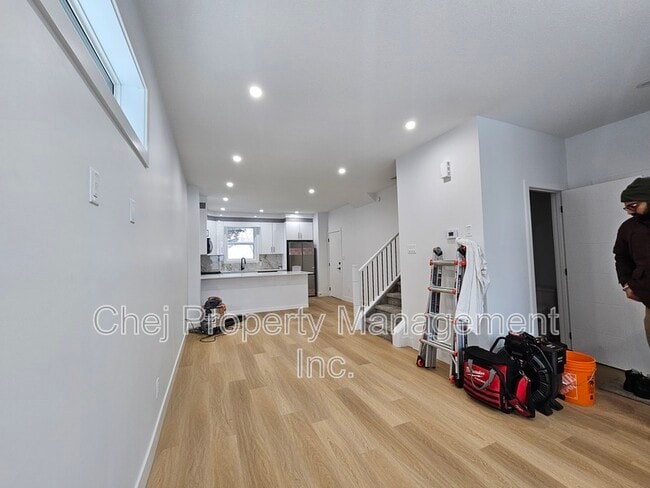 Photo du bâtiment - 10698-10661 61 St NW