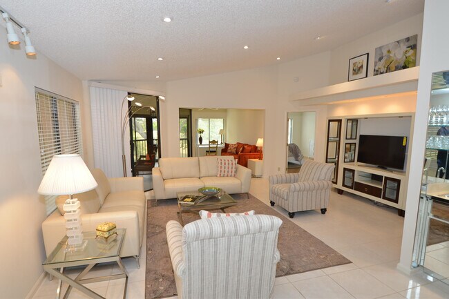 Foto del edificio - 15302 Strathearn Dr