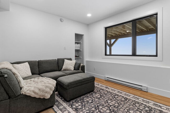 Building Photo - 54 Old Flatrock Rd