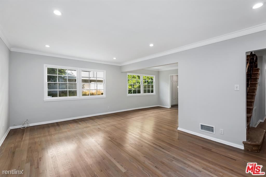 Primary Photo - 3 br, 3 bath Condo - 8567 Holloway Dr Apt 2