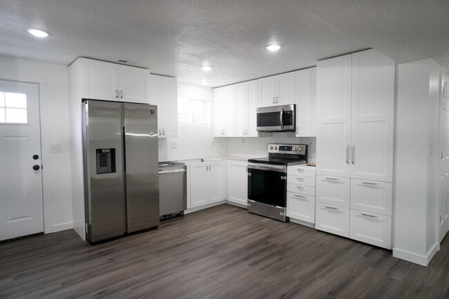 Building Photo - 4658 Thayn Dr