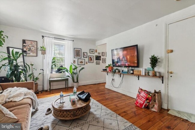 Foto del edificio - 23 W Walnut Ln