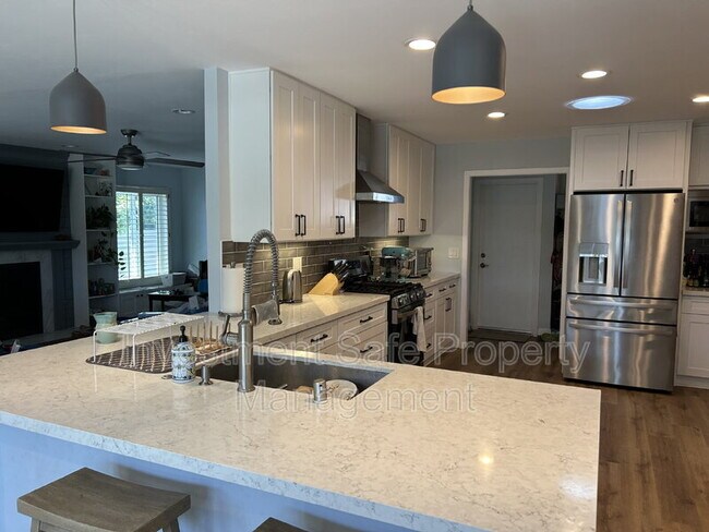 Foto del edificio - 6051 Bounty St