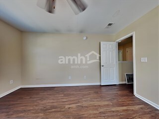 Building Photo - 408 Lakewind Dr