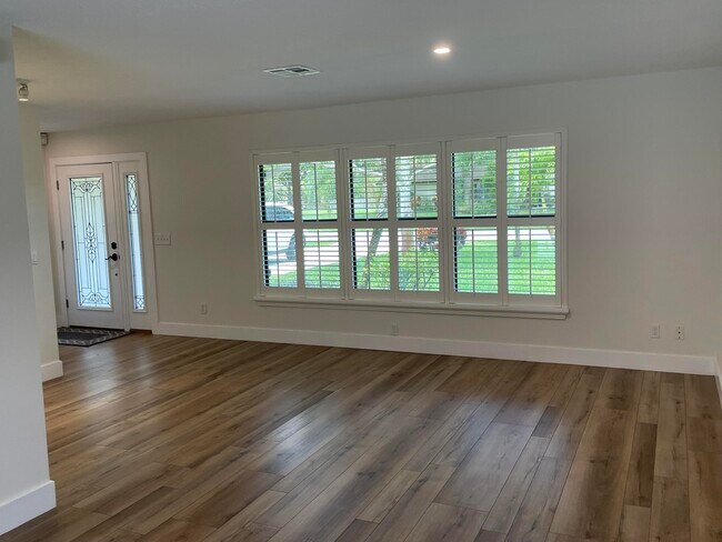 Foto del edificio - 5814 Tidewater Dr