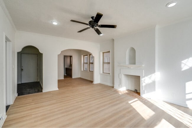 Photo - 2828 S Moreland Blvd Apartment