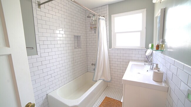 Building Photo - 415 S Avenue 56