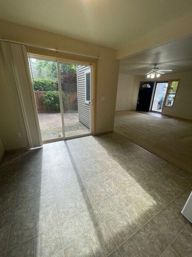 Foto del edificio - 3 Bedroom Home in DuPont