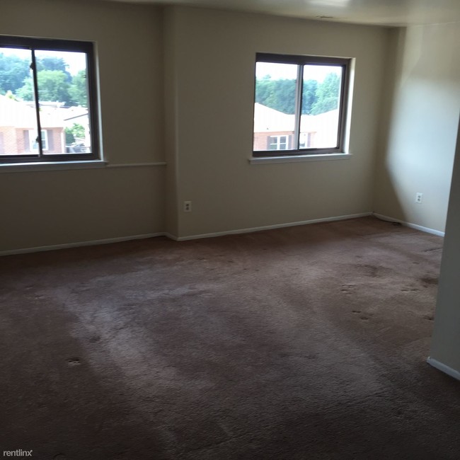 Building Photo - 15151 Beverly Dr