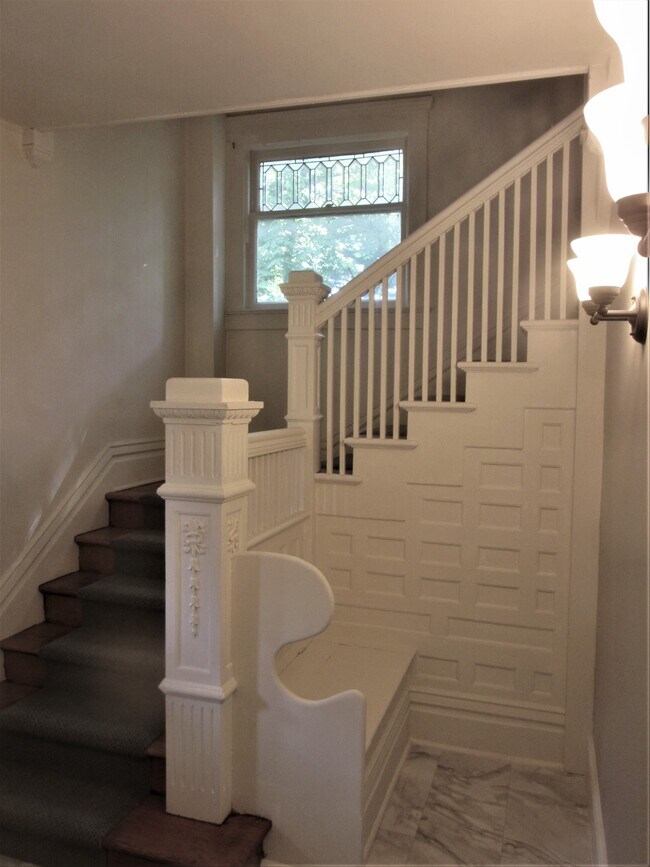 Foto del edificio - 307 W Columbia Ave