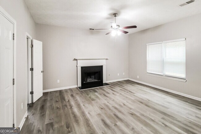 Foto del edificio - 1455 Pebble Ridge Ln