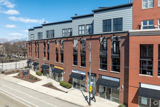 Alternar - Shoppes on Clybourn
