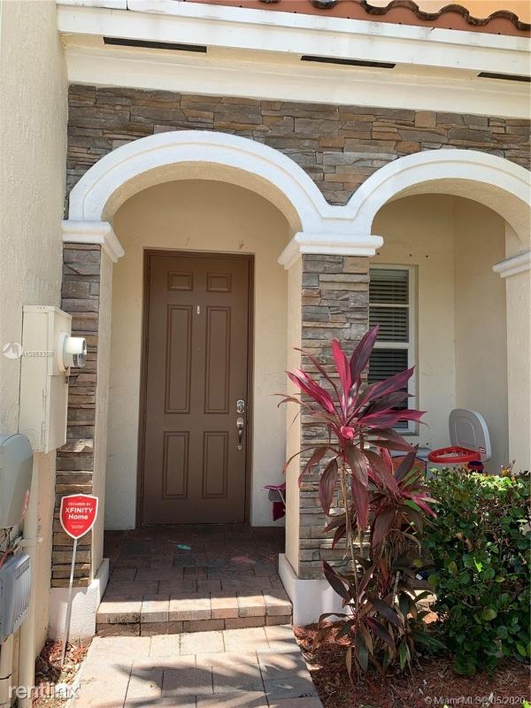 Foto principal - 12447 Emerald Creek Ct