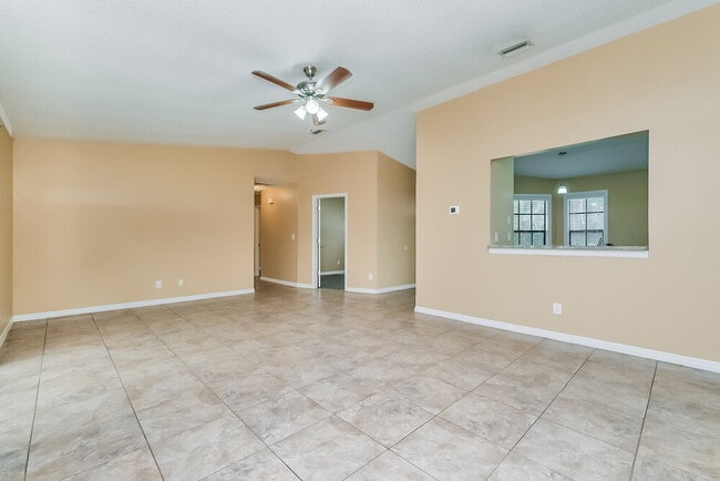 Building Photo - 13348 Linden Dr