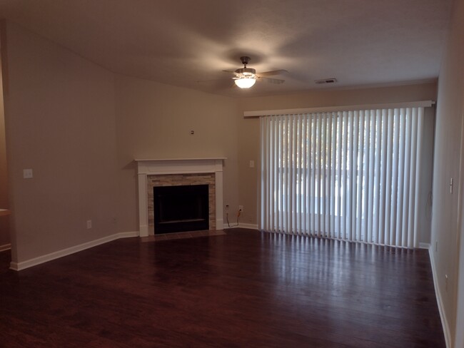 Great Room - 1401 Lake Pointe Way