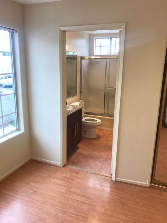 Foto del edificio - 1652 Colby Ave