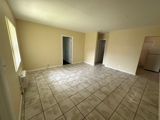 Building Photo - 240-260 NW 40th Ct