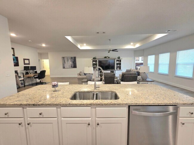Building Photo - 8055 Silver Maple Dr