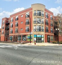 Building Photo - 2520 S Oakley Ave