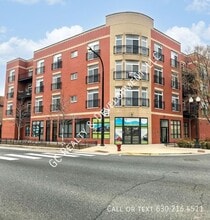 Building Photo - 2520 S Oakley Ave