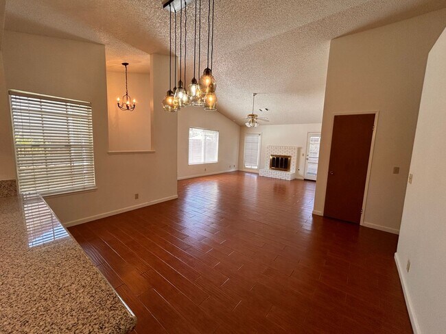 Foto del edificio - Cute home for rent in Visalia!