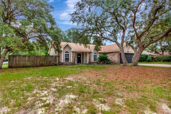 Building Photo - 3 Bedroom in Navarre! Move In $200 off 1st...