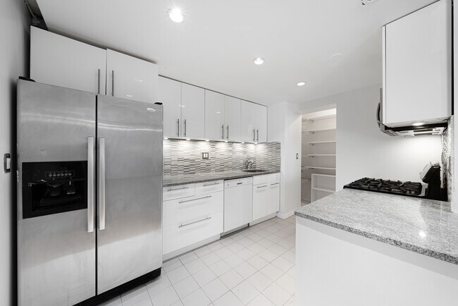 Foto del edificio - 6040 Boulevard E