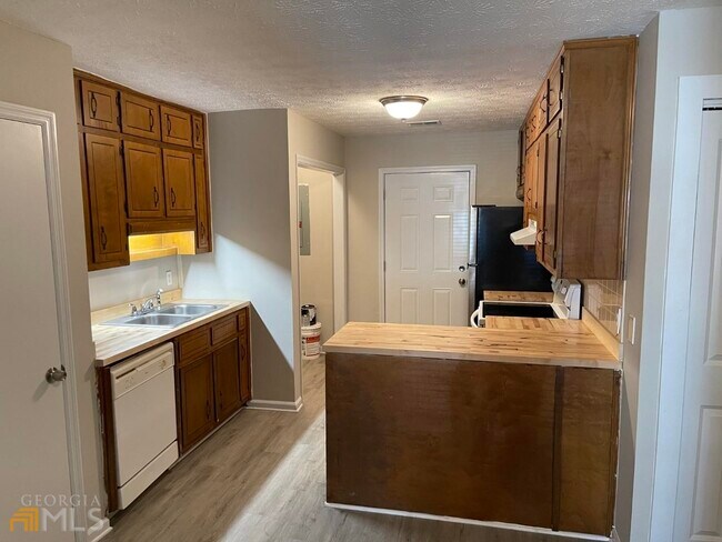 Foto del edificio - 5381 Ridgemere Ct