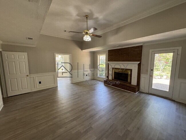 Foto del edificio - 33 Sandlewood Dr