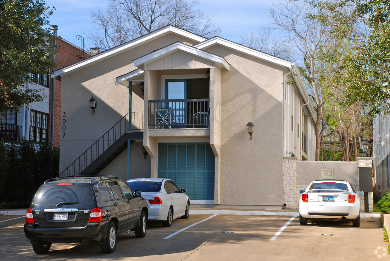 Building Photo - St. Charles Apartments