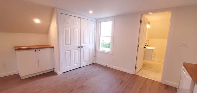 Building Photo - 39 Dunbar St