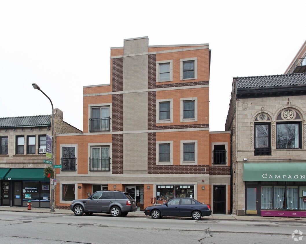 Building Photo - 817 Chicago Ave