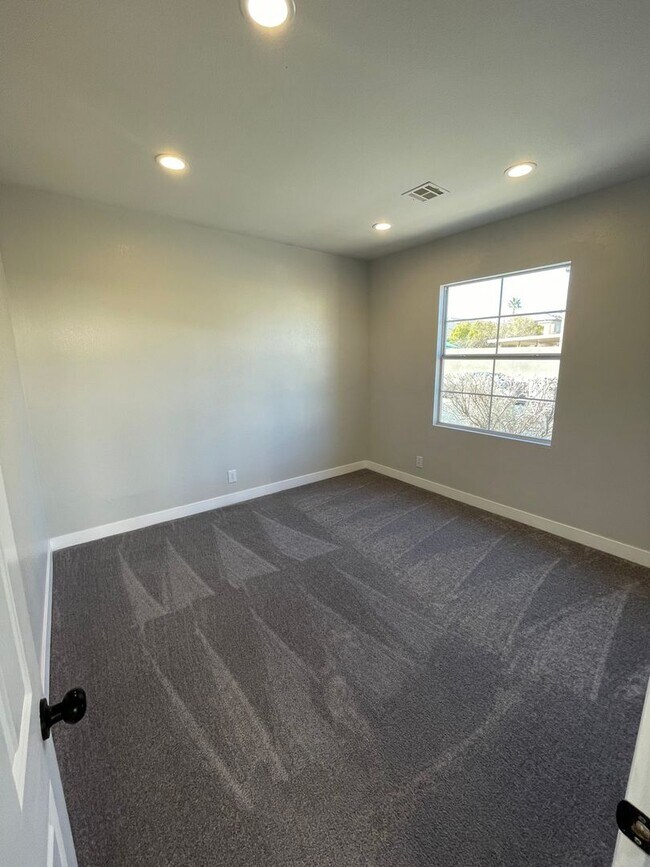 Foto del edificio - Beautiful 4 bedroom home located in the Shores