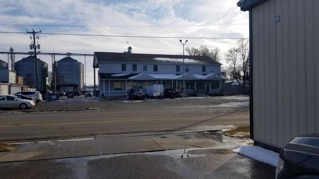 Primary Photo - 107 W. Delaware #5