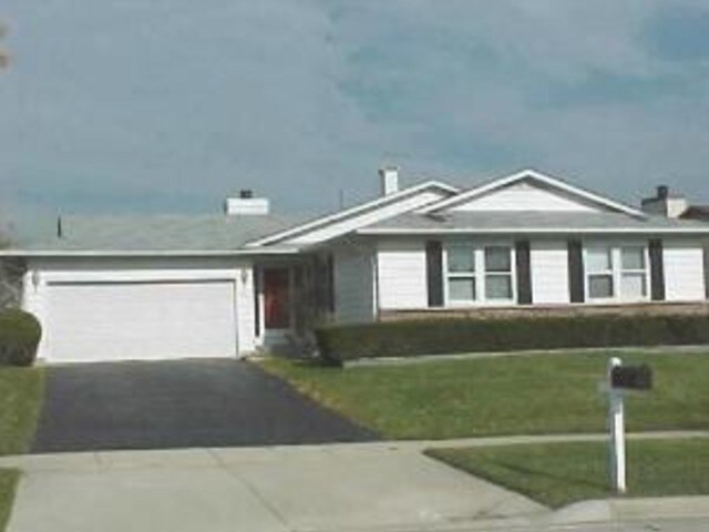 Primary Photo - 1720 W Parkside Dr