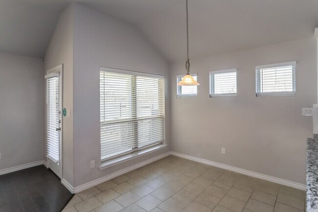Foto del edificio - 120 Wilson Cliff Dr