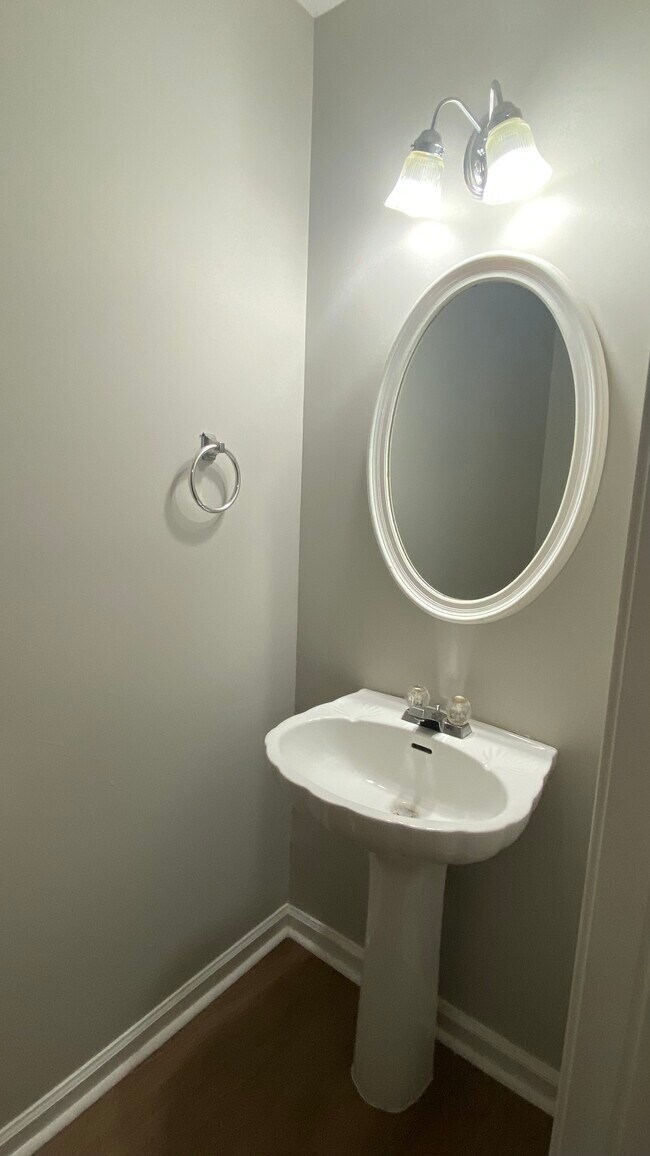 Foto del edificio - 5013 Chupp Way Cir