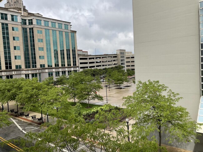 Foto del edificio - 112 W Washington Blvd