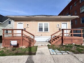 Building Photo - 652-652 W Lander St
