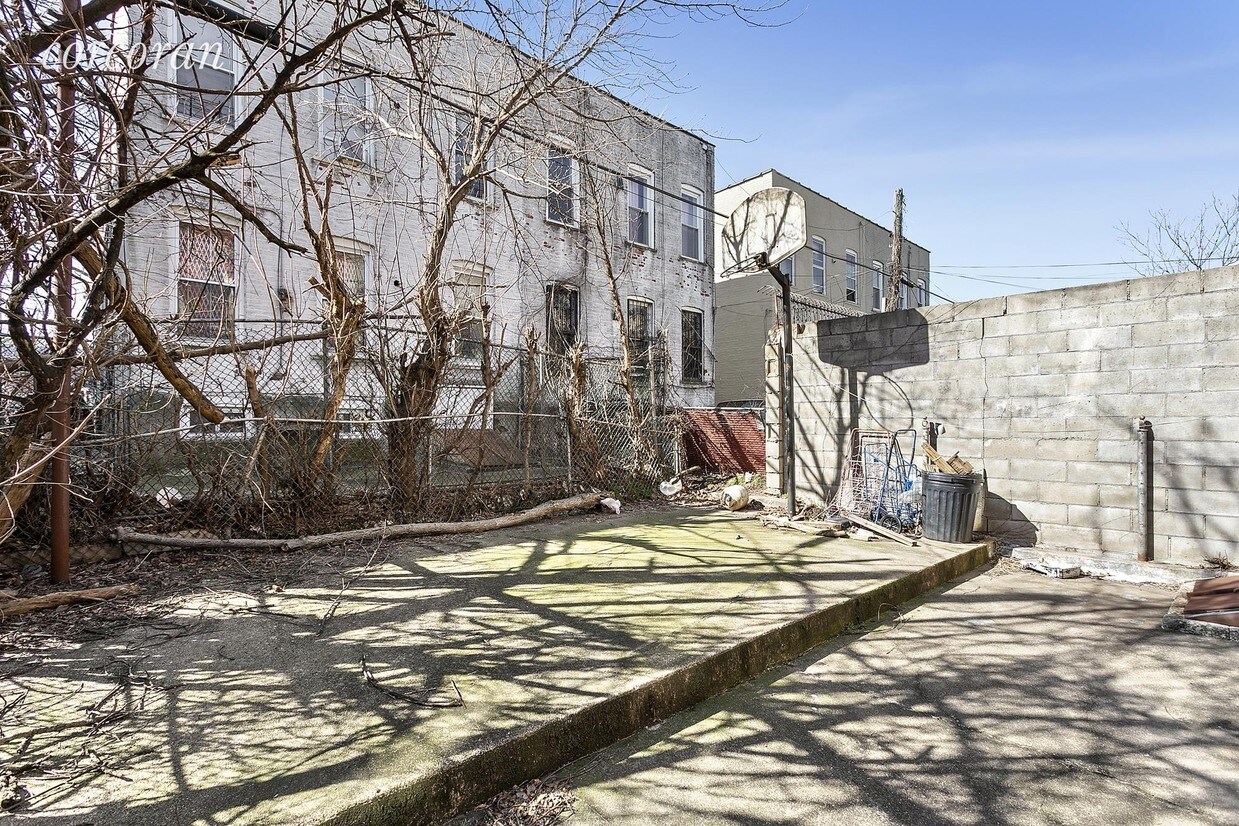Building Photo - 770 Hendrix St