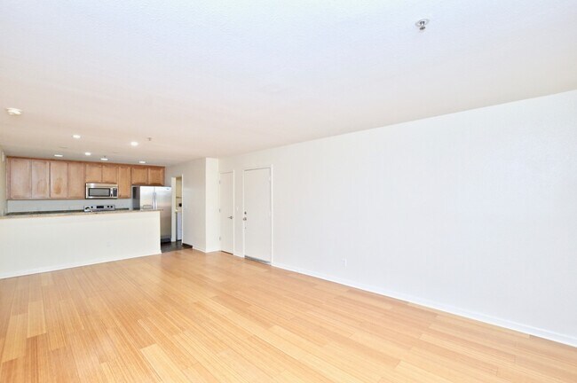 Foto del edificio - 4704 E Paradise Village Pky N