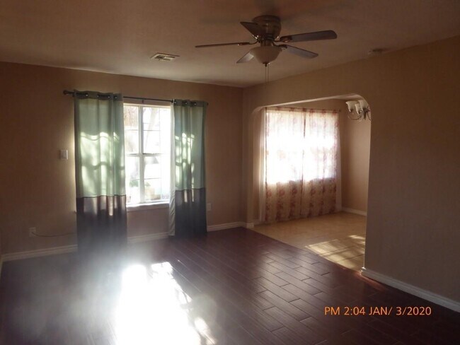 Building Photo - 111 NE Cimarron Trail